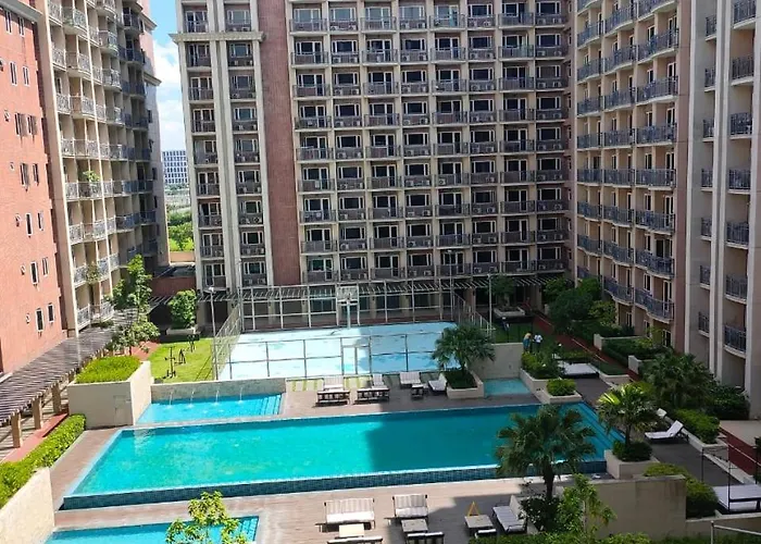Facing Pool W Balcony Moa Bp1741 Manila