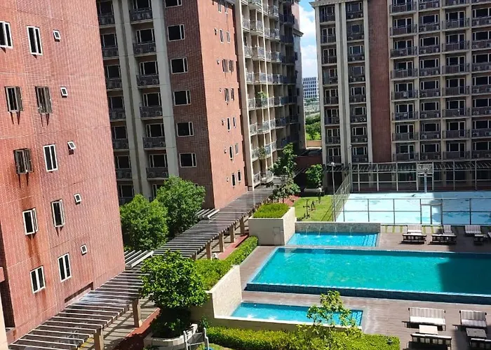 Facing Pool W Balcony Moa Bp1741 Apartment Manila